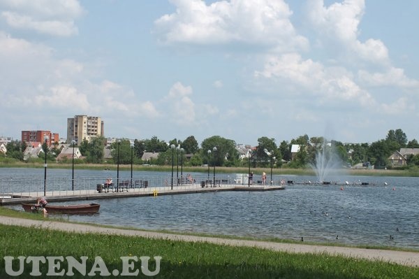 Dauniškio ežero pontoninis tiltas ir fontanas