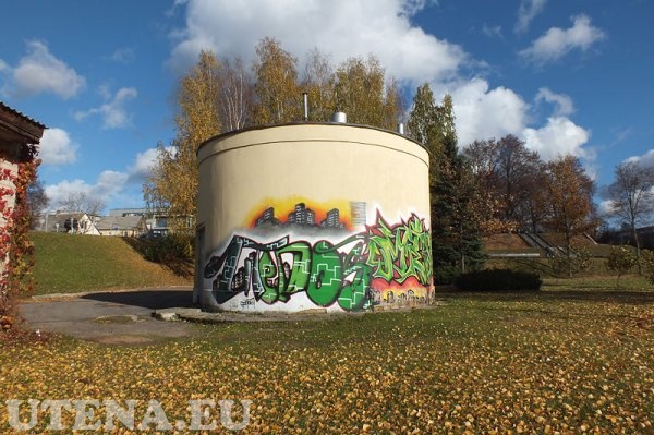 Graffiti ''Utenos jaunimas'' miesto sode