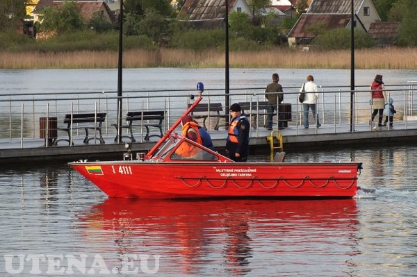Ugniagesių gelbėjimo valtys Dauniškio ežere