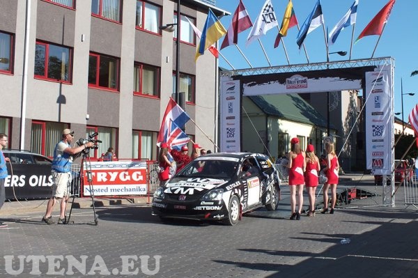 Startuoja Tõnu Sepp ir Tarvo Saar ekipažas iš Estijos su automobiliu Honda Civic Type-R