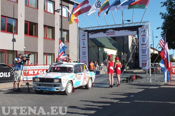 Startuoja Klim Baikov ir Andrey Kleshchev ekipažas iš Rusijos su automobiliu Lada 2105