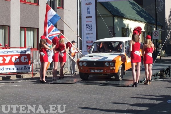Startuoja Toms Binde ir Aigars Eglājs ekipažas iš Latvijos su automobiliu Lada 2106