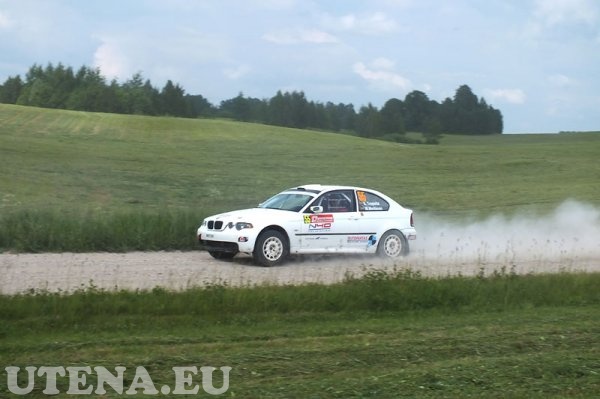Ralio trasoje Sauliaus Trapuilos ir Mindaugo Meilūno ekipažas iš Lietuvos su automobiliu BMW M3