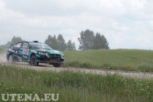 Ralio trasoje Gedimino Ramono ir Kęstučio Būziaus ekipažas iš Lietuvos su automobiliu Mitsubishi Lancer EVO X