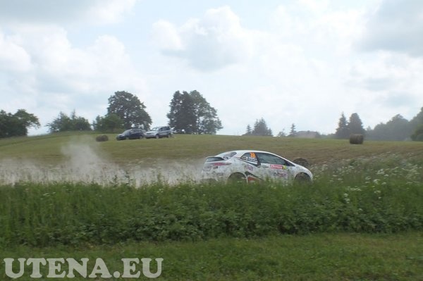 Ralio trasoje Mantvydo Repšio ir Gedo Vaštako ekipažas iš Lietuvos su automobiliu Honda Civic Type R